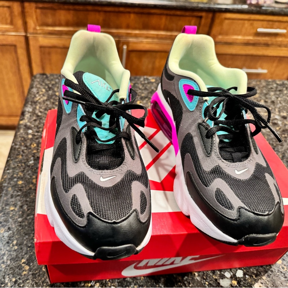 Nike air max 200.